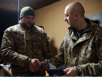 Воїнів 24 бригади нагородили за успішне виконання завдань на Бахмутському напрямку