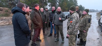 Кордон з Білоруссю на Житомирщині зашивають окопами та заливають бетоном Кордон з Білоруссю на Житомирщині зашивають окопами та заливають бетоном