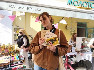 У Житомирі провели благодійний книжковий ярмарок на підтримку безпритульних тварин У Житомирі провели благодійний книжковий ярмарок на підтримку безпритульних тварин