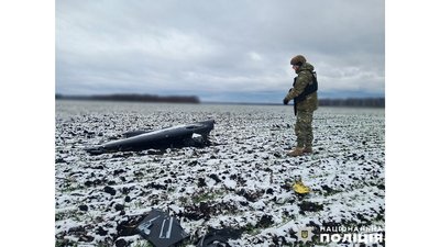 Обстріли Чернігівщини: вибухотехніки виявили та знешкодили бойову частину російського БпЛА, яка не здетонувала Обстріли Чернігівщини: вибухотехніки виявили та знешкодили бойову частину російського БпЛА, яка не здетонувала