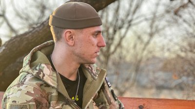 "Шустрий" піхотинець 56 окремої мотопіхотної Маріупольської бригади Донецька область 10 січня 2025 рік "Шустрий" піхотинець 56 окремої мотопіхотної Маріупольської бригади Донецька область 10 січня 2025 рік