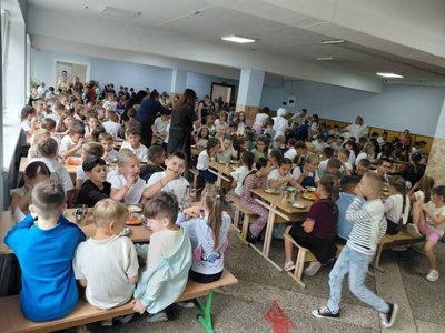 На Буковині перевірять харчування у школах після скарги деяких батьків на меню: що відомо На Буковині перевірять харчування у школах після скарги деяких батьків на меню: що відомо
