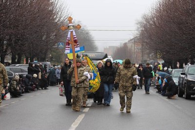 Не повернувся із бою: на Черкащині попрощалися із полеглим захисником Не повернувся із бою: на Черкащині попрощалися із полеглим захисником