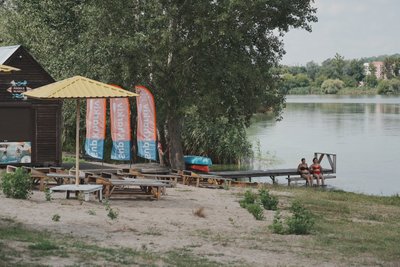 Пляж у Харкові на Журавлівці у липні 2025 року Пляж у Харкові на Журавлівці у липні 2025 року