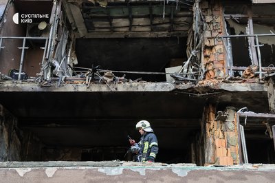 Київ під атакою російських дронів та ракет: що відомо Київ під атакою російських дронів та ракет: що відомо