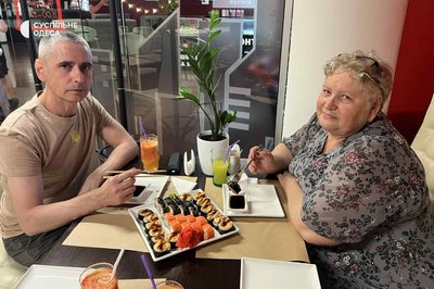 «Стояли добу на колінах із зав'язаними очима»: морпіх з Одещини розповів про 3 роки російського полону «Стояли добу на колінах із зав'язаними очима»: морпіх з Одещини розповів про 3 роки російського полону