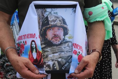 Вважали безвісти зниклим: на Черкащині попрощалися із загиблим солдатом Вважали безвісти зниклим: на Черкащині попрощалися із загиблим солдатом