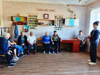 Перукарка з Біляївської громади Сніжана Назаренко та жителі громади Перукарка з Біляївської громади Сніжана Назаренко та жителі громади