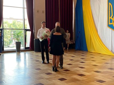 "Ми боремось за право жити": до Дня Конституції України черкащанам вручили нагороди "Ми боремось за право жити": до Дня Конституції України черкащанам вручили нагороди