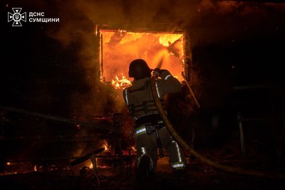 Через удар БпЛА у Сумах сталися пожежі Через удар БпЛА у Сумах сталися пожежі