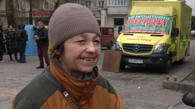 Безплатні гарячі обіди для нужденних з 6 грудня роздають в центрі Рівного Безплатні гарячі обіди для нужденних з 6 грудня роздають в центрі Рівного