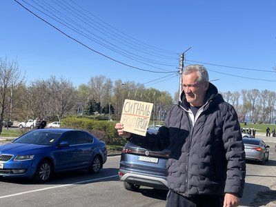 "Вже скоро на пляж будемо ходити по перепустках": в Черкасах відбулася акція проти забудови історичного центру "Вже скоро на пляж будемо ходити по перепустках": в Черкасах відбулася акція проти забудови історичного центру