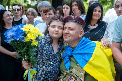 Дев'ять діб чекав на евакуацію: ветеран з Одещини після ампутації руки й ноги повернувся додому
