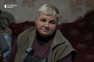Три куби дров на всю зиму: як переселенці з Мирнограда виживають на Одещині Три куби дров на всю зиму: як переселенці з Мирнограда виживають на Одещині