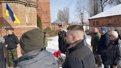 Молитва за загиблими внаслідок теракту біля Палацу спорту в Харкові 22 лютого 2015 року на 10-ту річницю трагедії Молитва за загиблими внаслідок теракту біля Палацу спорту в Харкові 22 лютого 2015 року на 10-ту річницю трагедії