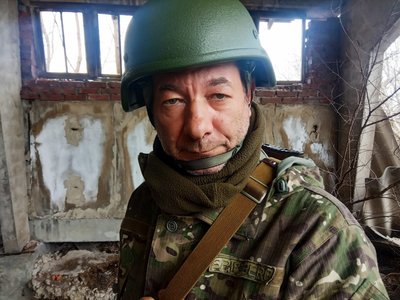 "Чекав росіян, а просив хліба у нас": Віталій Запека з Полтави про "ждунів", черги на війну та книги "Чекав росіян, а просив хліба у нас": Віталій Запека з Полтави про "ждунів", черги на війну та книги