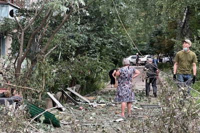 "Вчора був якраз місяць після першого прильоту". Жителі Слов’янська розказали про удар бомбами по місту 23 липня "Вчора був якраз місяць після першого прильоту". Жителі Слов’янська розказали про удар бомбами по місту 23 липня