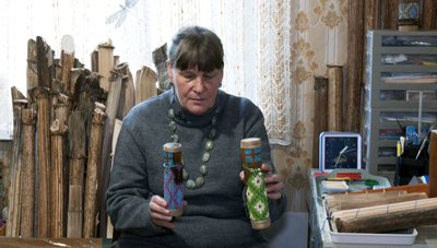 Музичні інструменти з борщівника: ветеринарка з Луцька виготовляє дощовиці Музичні інструменти з борщівника: ветеринарка з Луцька виготовляє дощовиці