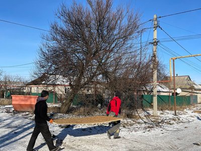 У Покровську ліквідують наслідки нічного обстрілу 13 лютого. Фото: Telegram / Покровська МВА У Покровську ліквідують наслідки нічного обстрілу 13 лютого. Фото: Telegram / Покровська МВА