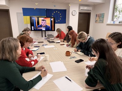 Команда Transparency International Ukraine пише Радіодиктант національної єдності 2026 року Команда Transparency International Ukraine пише Радіодиктант національної єдності 2026 року