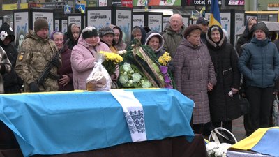 З військовим Сергієм Рачуком попрощались у Рівному З військовим Сергієм Рачуком попрощались у Рівному