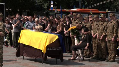 З військовими Павлом Поліщуком та Володимиром Цекларем попрощалися у Рівному З військовими Павлом Поліщуком та Володимиром Цекларем попрощалися у Рівному