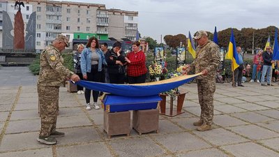 Оголосили день жалоби: на Черкащині поховали захисника Оголосили день жалоби: на Черкащині поховали захисника