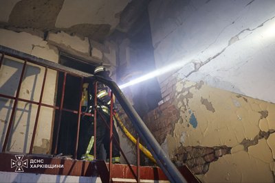 Пожежу у Палаці праці в центрі Харкова гасили понад 40 рятувальників Пожежу у Палаці праці в центрі Харкова гасили понад 40 рятувальників