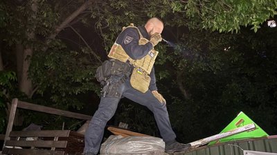 Конфлікт між чоловіками та працівниками ТЦК у Черкасах: підозрюваних затримали Конфлікт між чоловіками та працівниками ТЦК у Черкасах: підозрюваних затримали