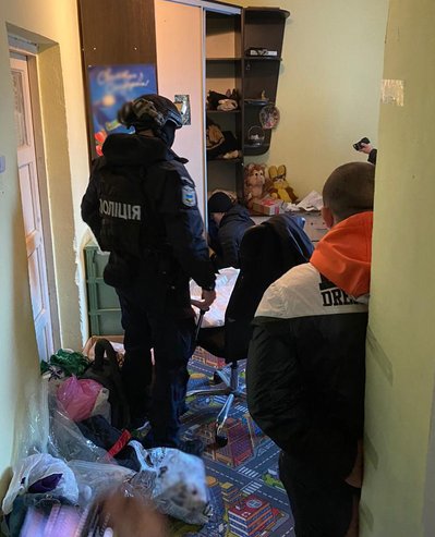 Правоохоронці ліквідували нарколабораторію на Житомирщині: затримали чотирьох людей Правоохоронці ліквідували нарколабораторію на Житомирщині: затримали чотирьох людей