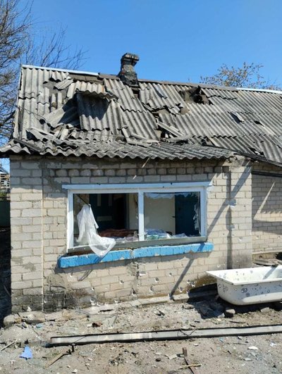 Наслідки обстрілів Курахівської громади 26 квітня. Фото: Facebook / Роман Падун Наслідки обстрілів Курахівської громади 26 квітня. Фото: Facebook / Роман Падун