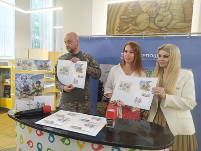 "Янголи війни": у Черкасах погасили марку, присвячену медикам "Янголи війни": у Черкасах погасили марку, присвячену медикам