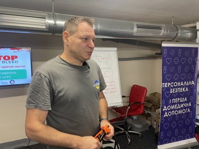 "Турнікет має бути у кожного". Енергетики у Херсоні опановують домедичну допомогу "Турнікет має бути у кожного". Енергетики у Херсоні опановують домедичну допомогу