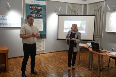 Історії 13 українців, які постраждали від двох режимів. У Херсоні відкрили виставку "Комунізм=рашизм" Історії 13 українців, які постраждали від двох режимів. У Херсоні відкрили виставку "Комунізм=рашизм"