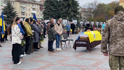 У Рівному попрощались з військовим Русланом Денищичем, який загинув на Курщині У Рівному попрощались з військовим Русланом Денищичем, який загинув на Курщині