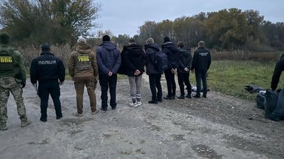Намагався підкупити прикордонника та переправити чоловіків до Румунії: судитимуть жителя Одещини Намагався підкупити прикордонника та переправити чоловіків до Румунії: судитимуть жителя Одещини