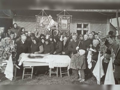 Роблять на похорон, щоби віддати шану: як у селах Буковини зберігають традицію поминального деревця | "Жива спадщина" Роблять на похорон, щоби віддати шану: як у селах Буковини зберігають традицію поминального деревця | "Жива спадщина"