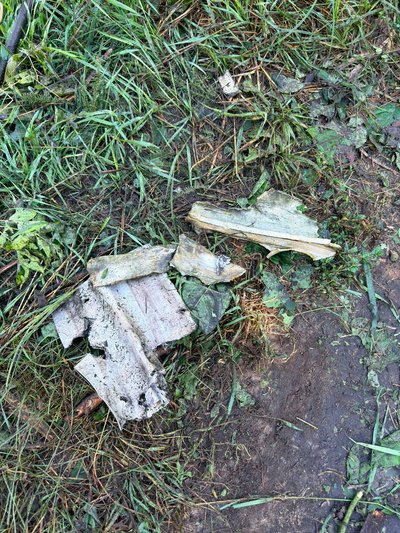РФ завдала авіаударів по Ізюму. Бомби впали на горі Крем'янець та поблизу річки Мокрий Ізюмець РФ завдала авіаударів по Ізюму. Бомби впали на горі Крем'янець та поблизу річки Мокрий Ізюмець