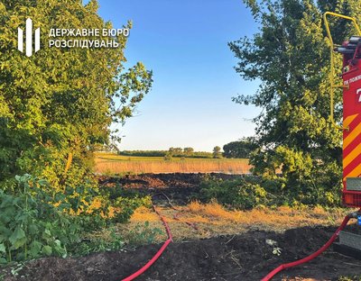Правоохоронці з'ясовують причини падіння літака F-16 на Полтавщині: подробиці Правоохоронці з'ясовують причини падіння літака F-16 на Полтавщині: подробиці