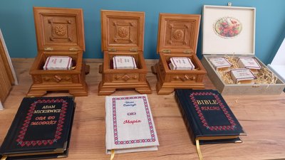 "Це документ, який говорить про силу нашої держави": про новий вишитий фоліант розповіла мисткиня з Рівного "Це документ, який говорить про силу нашої держави": про новий вишитий фоліант розповіла мисткиня з Рівного