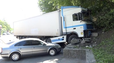 На обʼїзній біля Вінниці зіткнулися сім автомобілів: є травмовані На обʼїзній біля Вінниці зіткнулися сім автомобілів: є травмовані