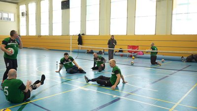 Капітан вінницької збірної з волейболу сидячи Євгеній Савченко готується до паралімпійських змагань Капітан вінницької збірної з волейболу сидячи Євгеній Савченко готується до паралімпійських змагань