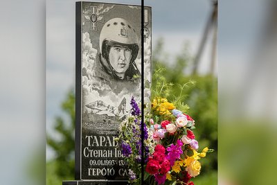 Жителі села на Житомирщині встановили пам'ятник полеглому асу з Івано-Франківщини — Герою України Степану Тарабалці Жителі села на Житомирщині встановили пам'ятник полеглому асу з Івано-Франківщини — Герою України Степану Тарабалці