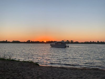 "Вода нагадує наше Азовське море". Блакитні озера на Дніпропетровщині як місце для відпочинку: що там є та як дістатися "Вода нагадує наше Азовське море". Блакитні озера на Дніпропетровщині як місце для відпочинку: що там є та як дістатися