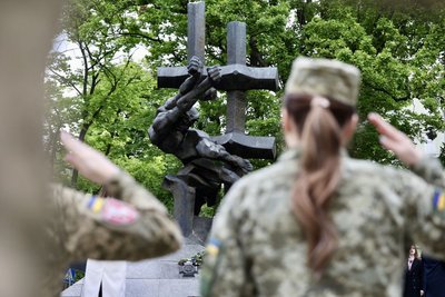 Пам’ятник жертвам комуністичних злочинів на площі Шашкевича у Львові