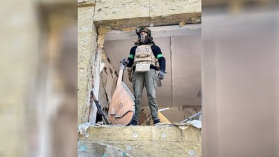 "Це великий знак для мене": військовий передав знайдену під завалами на Донеччині бандуру до ліцею у Рівному "Це великий знак для мене": військовий передав знайдену під завалами на Донеччині бандуру до ліцею у Рівному