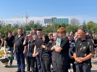 У Тернополі попрощалися з бійцем Володимиром Семеркою У Тернополі попрощалися з бійцем Володимиром Семеркою