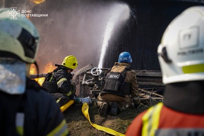 Рятувальників, які постраждали внаслідок обстрілу, нагородили медалями "За мужність" Рятувальників, які постраждали внаслідок обстрілу, нагородили медалями "За мужність"