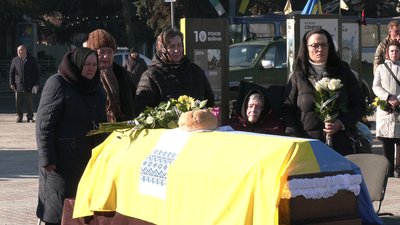З старшим солдатом Олександром Величком попрощалися у Рівному З старшим солдатом Олександром Величком попрощалися у Рівному
