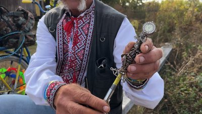 "Батюшка дивується – каже, талант": житель Нової Басані написав понад 100 віршів про війну після деокупації села "Батюшка дивується – каже, талант": житель Нової Басані написав понад 100 віршів про війну після деокупації села